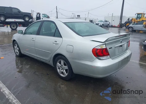2005 Toyota Camry Se z USA, uszkodzony, nr VIN 4T1BE32K45U968172